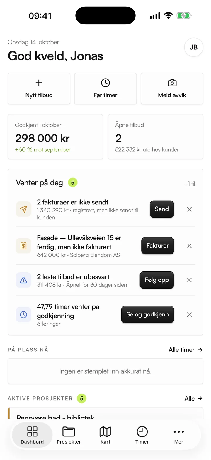 Dashbordet i appen: godkjent i oktober, åpne tilbud, og listen «Venter på deg» med fakturering, oppfølging og timer til godkjenning